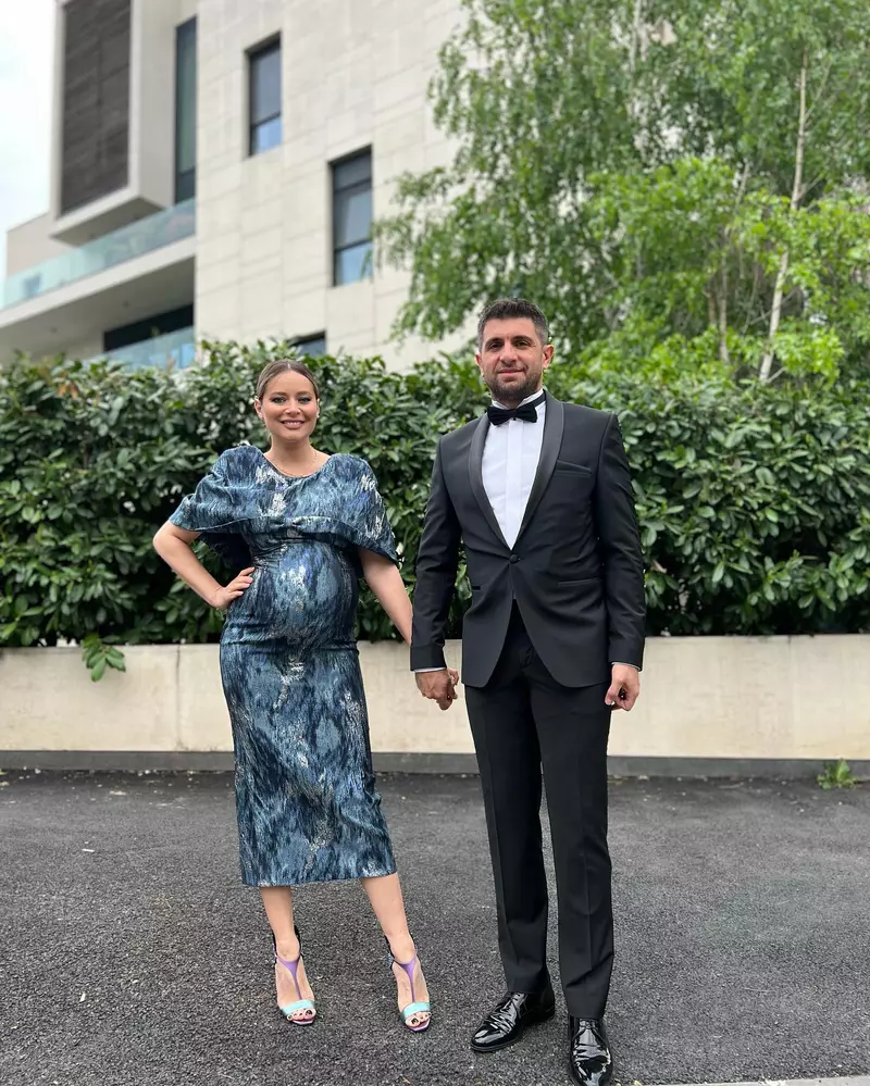 Laura Cosoi soț Cosmin Curticăpean