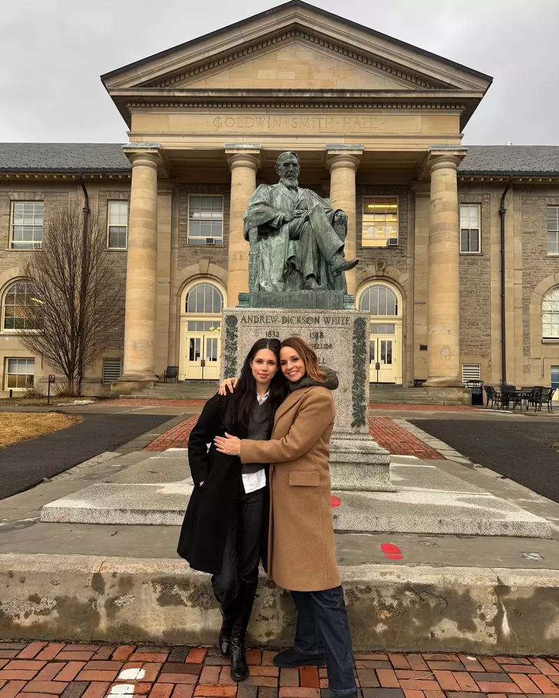 Andreea Marin, la facultatea unde va învăţa fiica ei, Violeta (5)