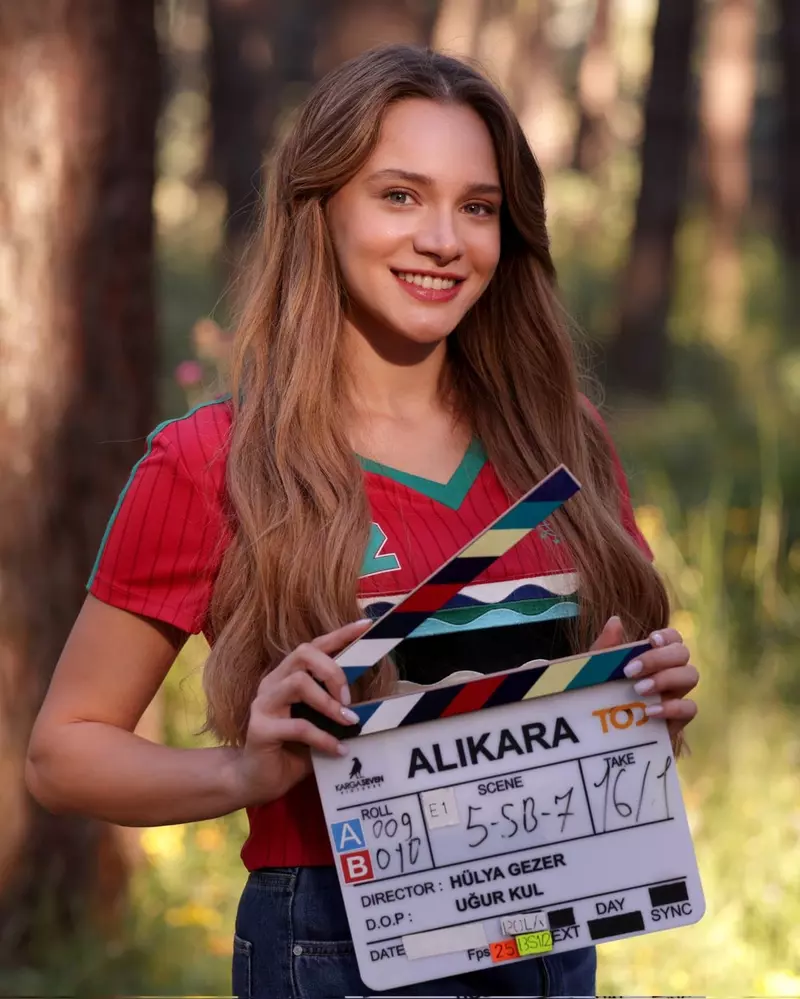 miray-daner-halit-ozgur-sari-serial-alikara (2)
