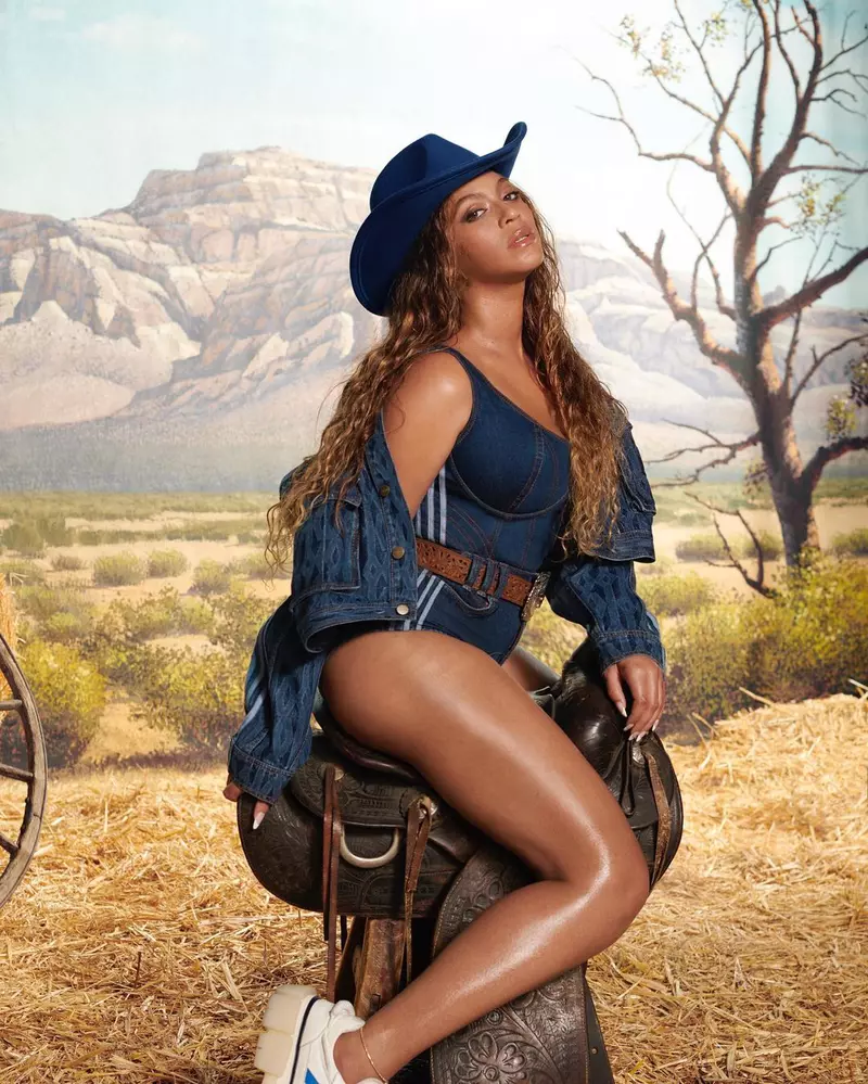 Beyonce, apariție incendiară în mediul online! Cum s-a fotografiat artista