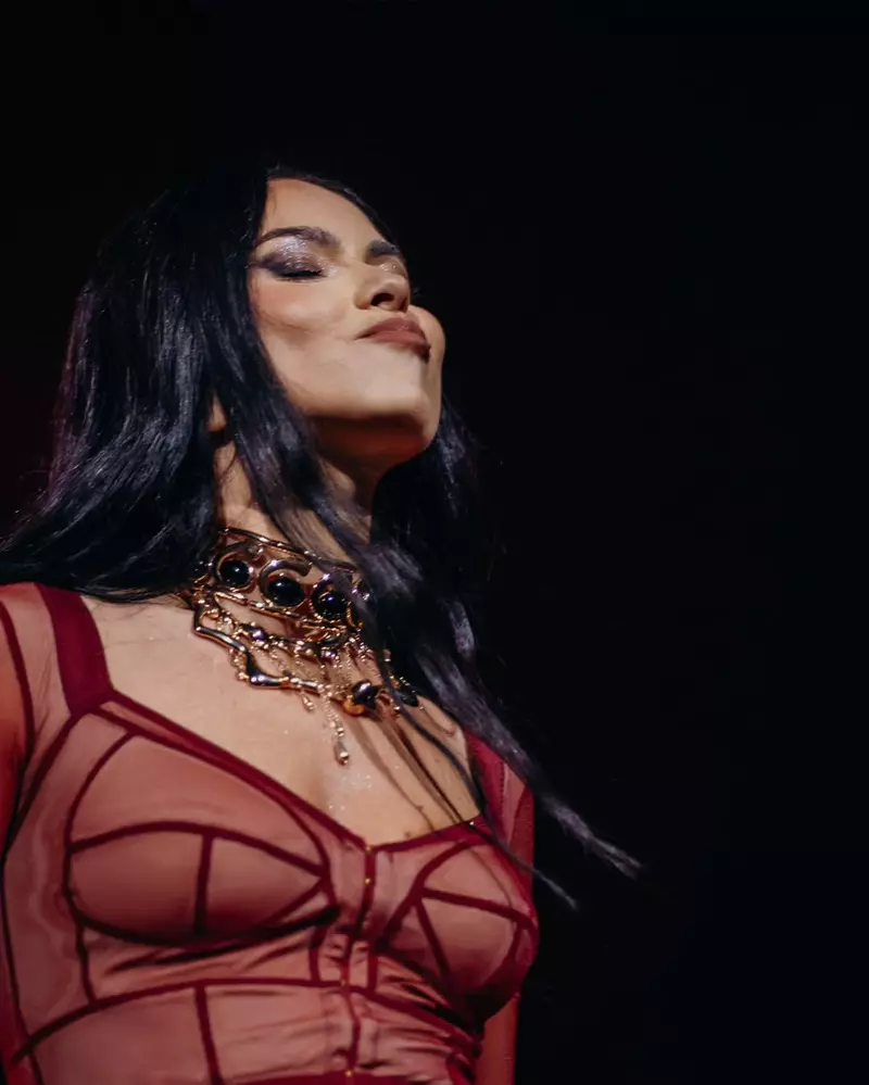 INNA-a-cucerit-Parisul-Primul-concert-la-Zenith-La-Villette (5)