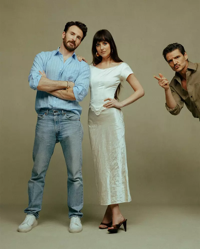 Pedro-Pascal-Dakota-Johnson-Chris Evans-Materialiștii (3)