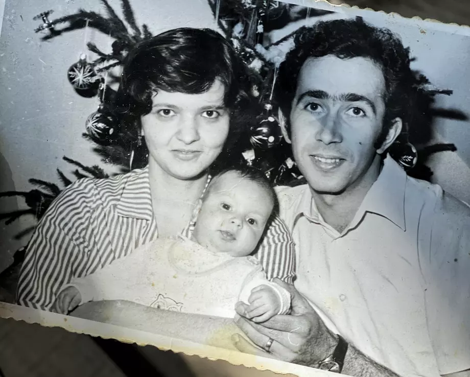 Recunoașteți personajul și asemănarea cu mama sa? "Cel care a plecat