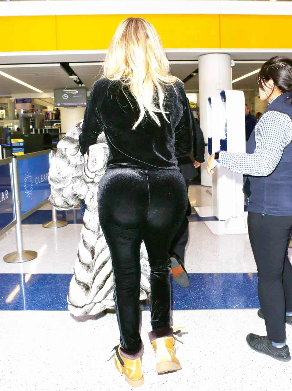 Pregnant Khloe Kardashian Jets Off To Cleveland To Be With Tristan Thompson For New Year's Eve