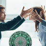Horoscop 11 mai 2026. Tsunami emoțional. O zodie e copleșită de trăiri intense. Devine geloasă, posesivă și își pierde controlul