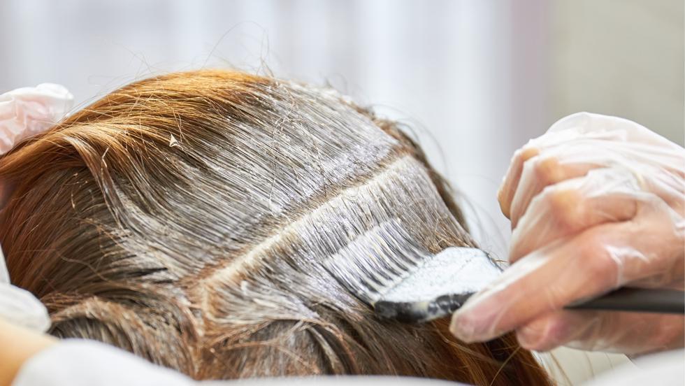 Cum să-ți faci singură o vopsea de păr naturală care nu îți arde părul!  Oferă strălucire și sănătate podoabei capilare | Frumusete | Avantaje.ro -  De 20 de ani pretuieste femei ca tine