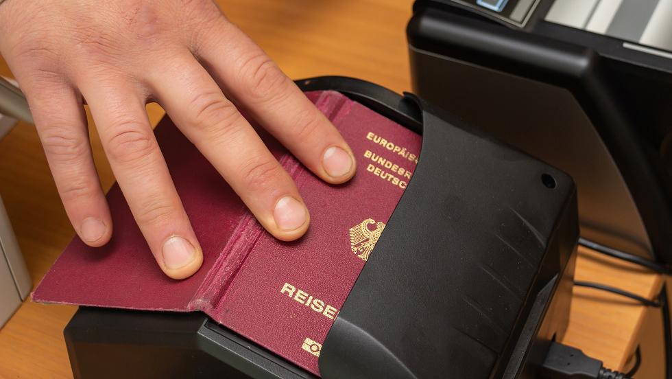ți A Expirat Pașaportul Cartea De Identitate Sau Permisul De Conducere