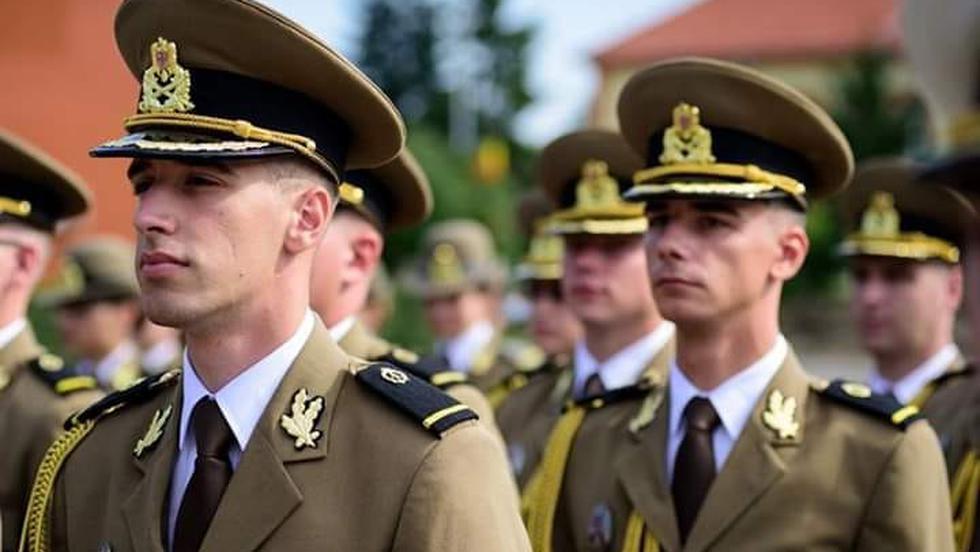 Zici Că Ne Pregătim De Război Armata Face Angajări