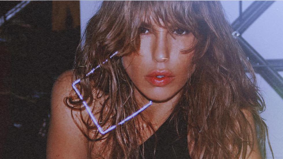 Corina Bud Goală Pe Instagram Cum S A Fotografiat Artista