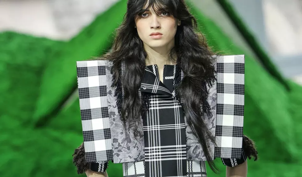 5 tendințe de la Paris Fashion Week FW26, pe care le poți adapta ușor pentru garderoba ta