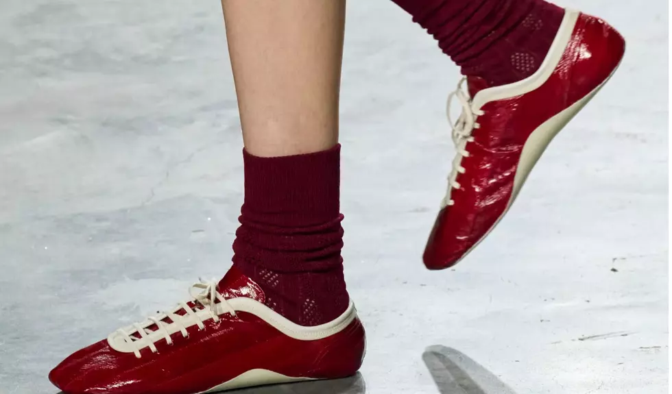 Sneakerinas: pantofii care împacă două lumi