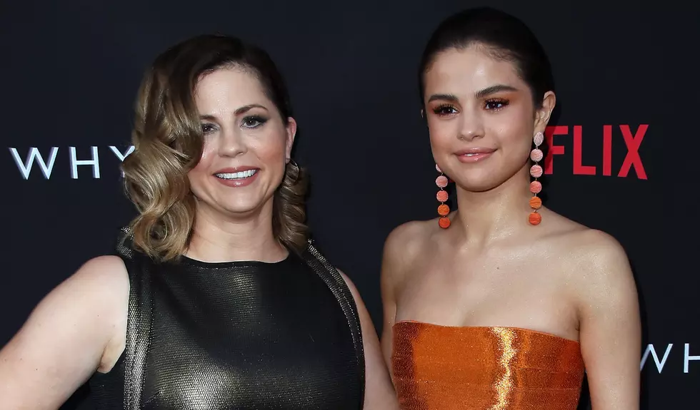 Selena Gomez și mama sa, date în judecată de investitorii unei afaceri pe care au fondat-o împreună. Ce acuzații le sunt aduse