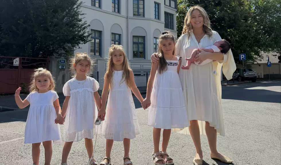 Laura Cosoi, obicei special după nașterea fiicelor sale. Ce tradiție păstrează actrița: "Una dintre cele mai importante forme de iubire"