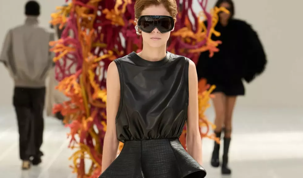 Balenciaga SS27: Pierpaolo Piccioli schimbă regulile hainelor de zi cu zi