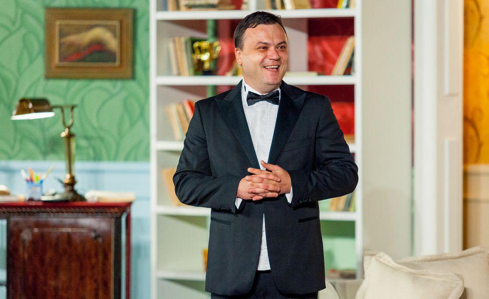 Leonid Doni PoliÈ›istul Robi Din Las FierbinÈ›i JoacÄƒ In Comedia Prenumele Tvmania Ro