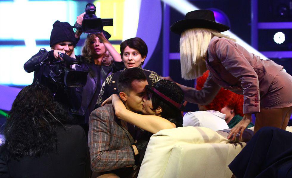 Sărut Pasional In Ediția De Sambătă 7 Octombrie A Show Ului Te Cunosc De Undeva De La Antena 1 Tvmania Ro