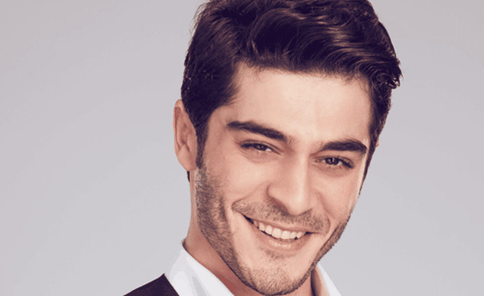 Burak Deniz Mert Din Serialul Turcesc Regina Nopţii E Dorit La
