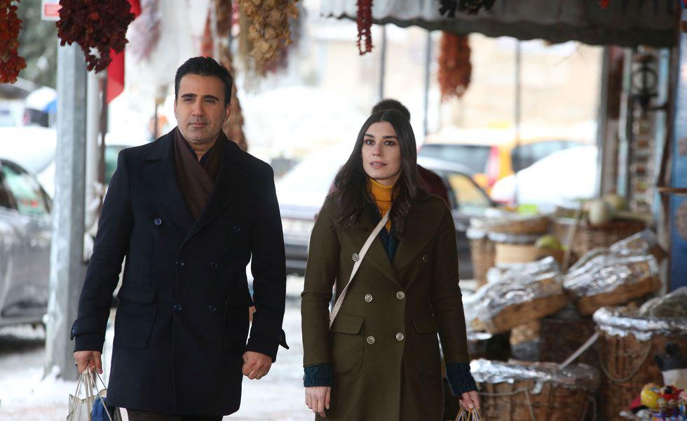 Exclusiv Ce Fac Vara Aceasta Protagonistii Din Dragoste Si Ură Burcu Kiratli Si Emrah Erdogan Tvmania Ro