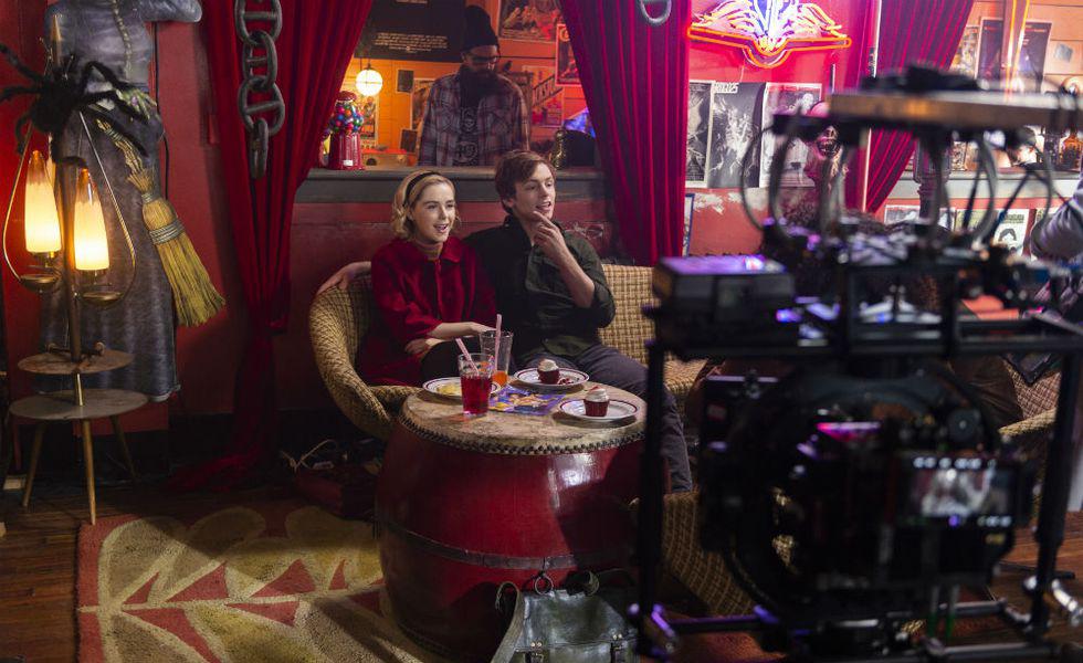 Imagini și Povești Din Culisele Serialului Chilling Adventures Of Sabrina Tvmania Ro