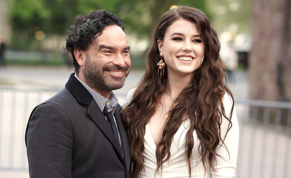 Actorul Johnny Galecki Din Serialul Teoria Big Bang S A DespÄƒrÈ›it De Partenera Sa Alaina Meyer Tvmania Ro