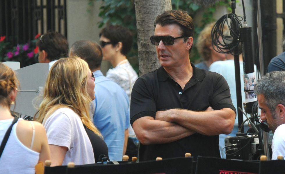 Cum Au Fost SurprinÈi Sarah Jessica Parker Èi Chris Noth In New York Din Nou ImpreunÄ DupÄ 17 Ani Tvmania Ro