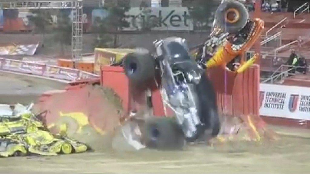 Nu ai vazut niciodata un monster truck facand asa ceva (video)