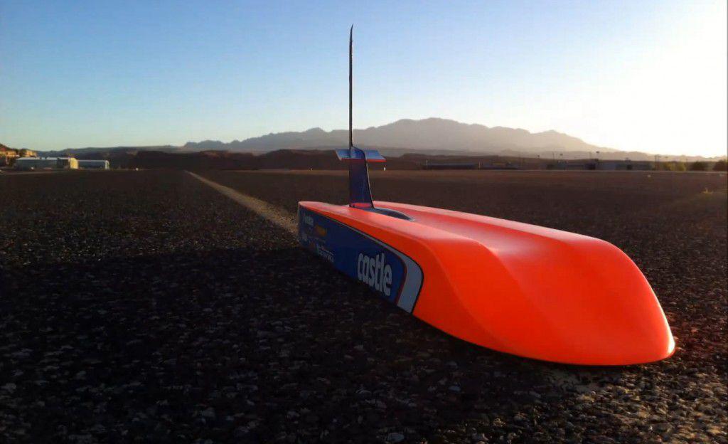 VIDEO: Cea mai rapidă mașină cu telecomandă din lume stabilește un nou record de viteză: 315 km/h