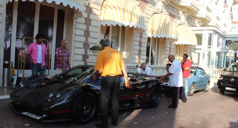 Si zeii au probleme – Un Pagani Zonda F Roadster impins in fata unui hotel din Cannes