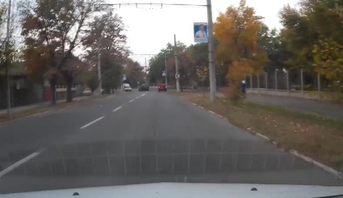 Intre timp in Romania – Soferul unui Audi Q7 lovit de soarta