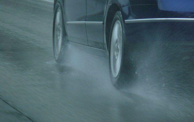 Acvaplanarea Cat De Periculos Poate Fi Condusul Pe Carosabilul Ud Headline Practic Utile Auto Bild