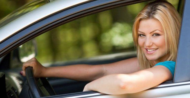 Cele 2 reguli suplimentare pe care orice șofer începător trebuie să le respecte