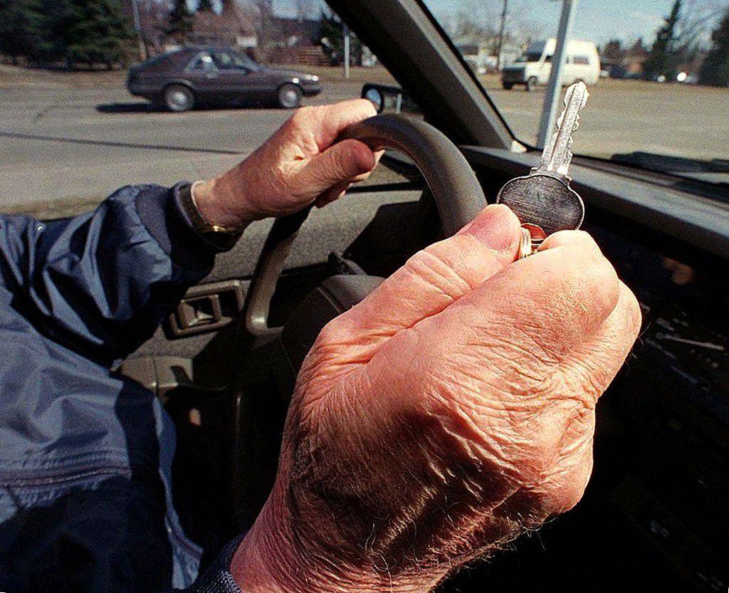 O bombă cu ceas: Jumătate de milion de șoferi au peste 70 de ani!