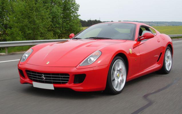 Cinci motive serioase să-ți cumperi un Ferrari