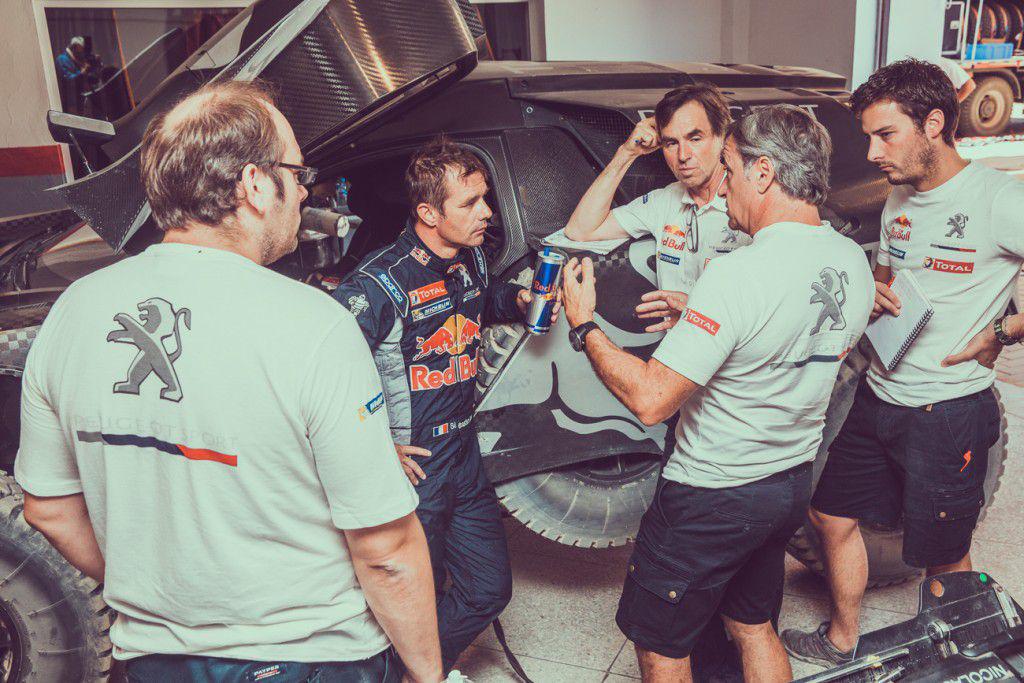 Sebastien Loeb va merge alături de Peugeot în Dakar 2016