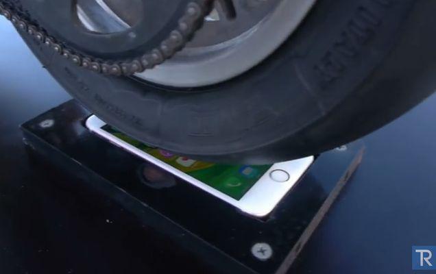 Un american a făcut un burnout pe un iPhone 6S! Vezi mai jos ce a ieșit! | VIDEO