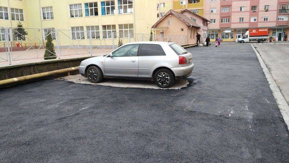 România: Au asfaltat parcarea, deși nu era goală