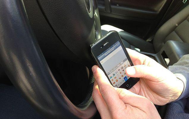 Studiul care dă fiori pe șira spinării: 7 din 10 şoferi folosesc telefonul în timp ce conduc