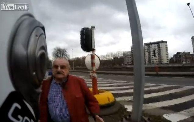 Motociclist versus șofer! Road rage în Belgia! | VIDEO