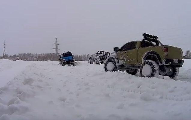Cum se descurcă în zăpadă mașinile 4X4 de jucărie! | VIDEO