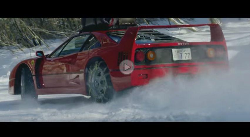 Un Ferrari F40 ajunge pe pârtia de schi
