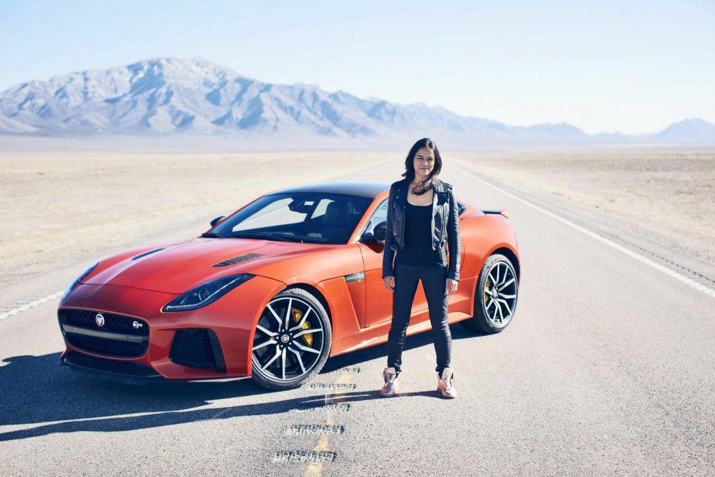 Michelle Rodriguez, celebra actriță din Furios și Iute, promovează noul Jaguar F-Type SVR
