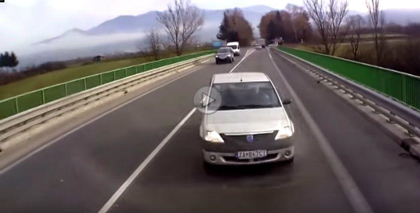 Șoferul unei Dacia Logan provoacă cel mai violent accident al anului