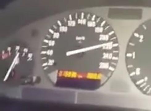 S A Filmat In Timp Ce Mergea Cu O VitezÄ AmeÈitoare Pe AutostradÄ A1