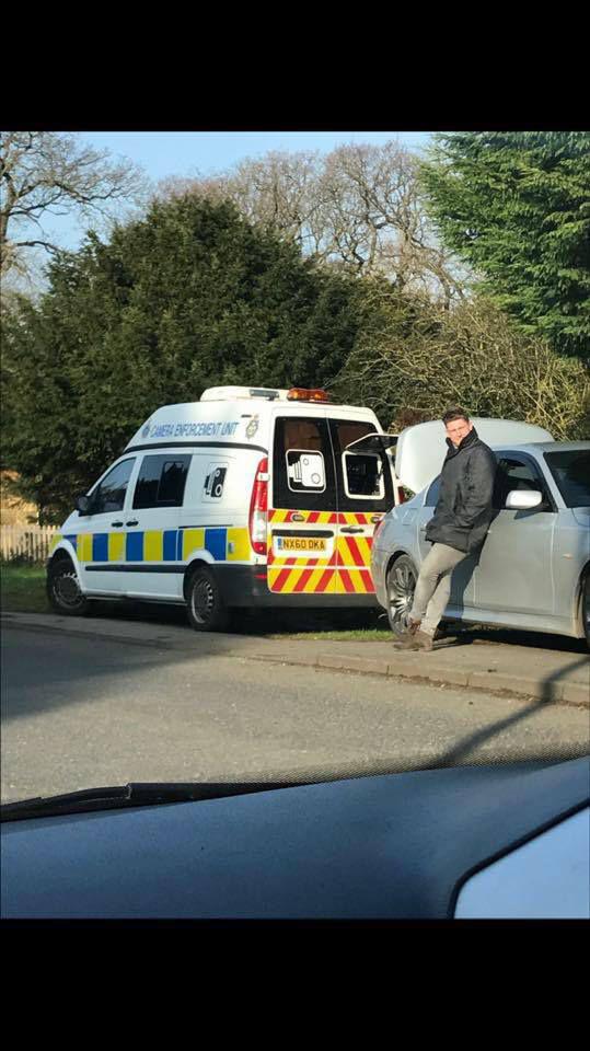 Un șofer din Marea Britanie a primit aprecieri din partea colegilor de trafic după ce și-a parcat mașina în fața radarului