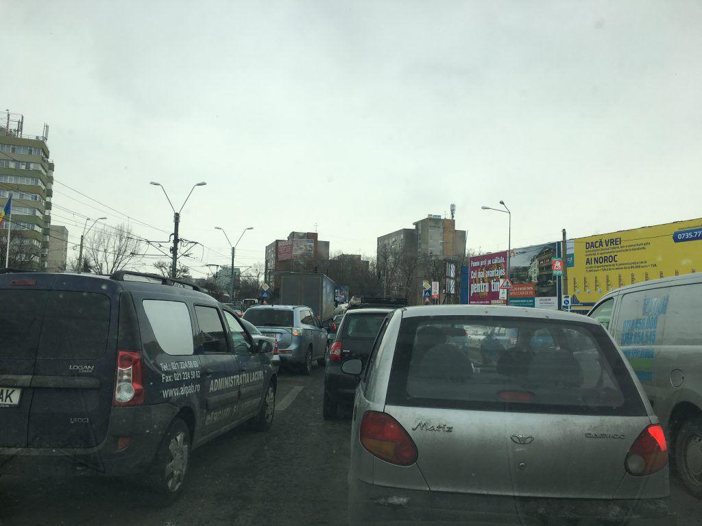 Blocaje şi trafic îngreunat în Capitală din cauza semafoarelor defecte