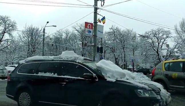 Un orb la volan? Uite cum merge șoferul ăsta prin București! | VIDEO