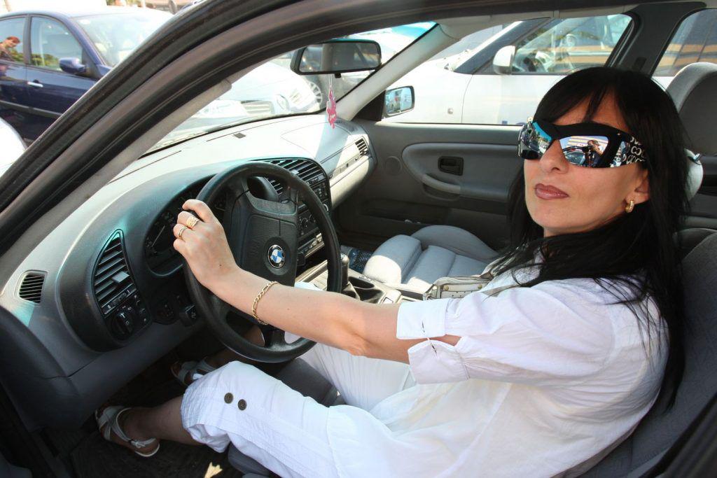 Cum sunt femeile la volan în viziunea polițiștilor din România