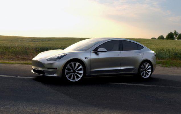 Producția lui Tesla Model 3 începe în acestă vară. Versiunile de performanță mai întârzie cel puțin un an
