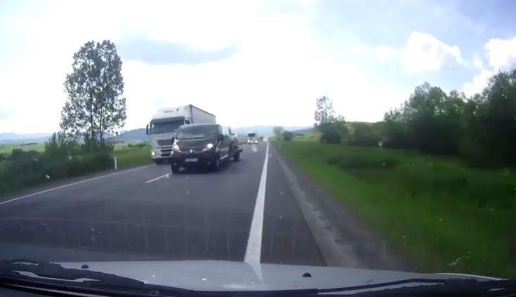 Explicația unui român pentru cel pe care era să-l accidenteze după o depășire riscantă: “Nu ești șofer!”