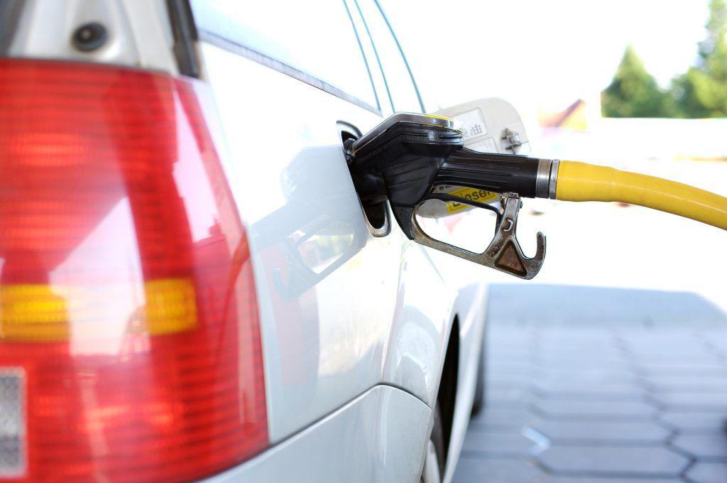 Legea care ar fi scumpit carburanții a fost declarată neconstituțională